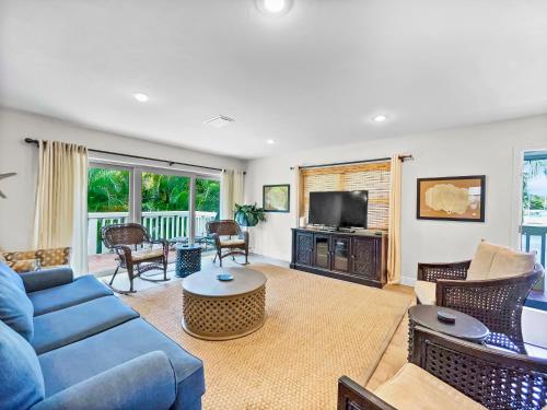 Spacious Updated Condo Just 2 Blocks to Siesta Key Beach in Siesta Key, USA