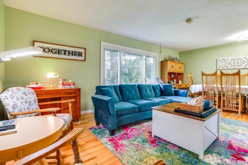 Family-Friendly Cottage Grove Home w/ Fireplace!