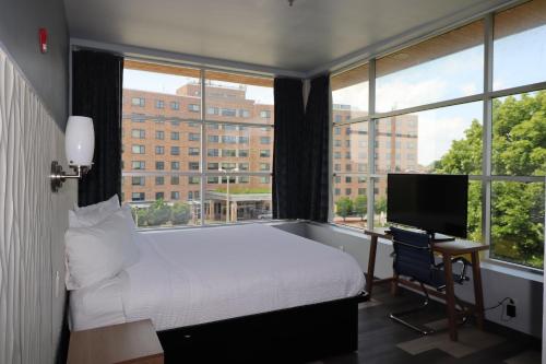 เดย์ อินน์ แอนด์ สวีท บาย วินด์แฮม มิลวอกี (Days Inn & Suites by Wyndham Milwaukee) in มิลวอกี (WI)