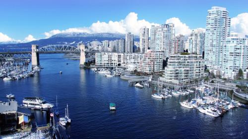 Gorgeous City Oasis In The Heart Of Downtown - A Rare Find! in Vancouver, Canada