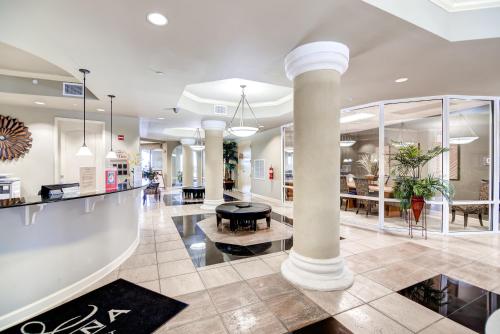 Sleek Gulfport Condo with Ocean Views and Pool Access! - image 11