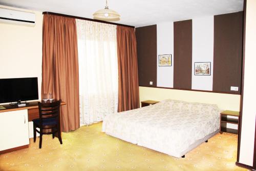 Hotel Diavolo – Sofia, NY