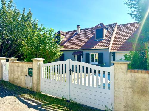 Bedrooms in a House in Quiet Village in Mereville