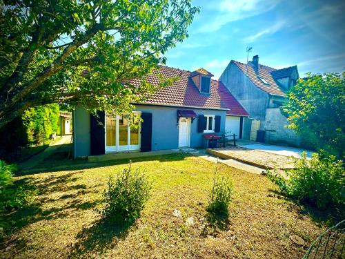 Bedrooms in a House in Quiet Village in Mereville