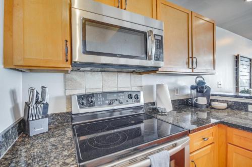Sleek Gulfport Condo with Ocean Views and Pool Access! in Gulfport, USA