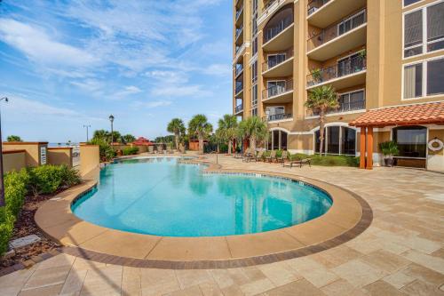 Sleek Gulfport Condo with Ocean Views and Pool Access! in Gulfport, USA