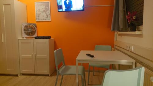 Gästezimmer HOT 2 Betten mit Gemeinschaftsbad und Geimeinschaftsküche (Gastezimmer HOT 2 Betten mit Gemeinschaftsbad und Geimeinschaftskuche) in 海恩斯坦-埃恩斯塔爾