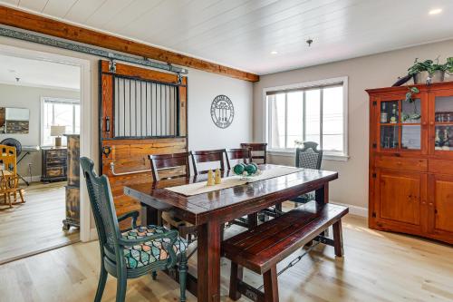 Family Beach Days Dog-Friendly Cape Cod Condo in 丹尼斯港