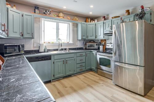 Family Beach Days Dog-Friendly Cape Cod Condo in 丹尼斯港