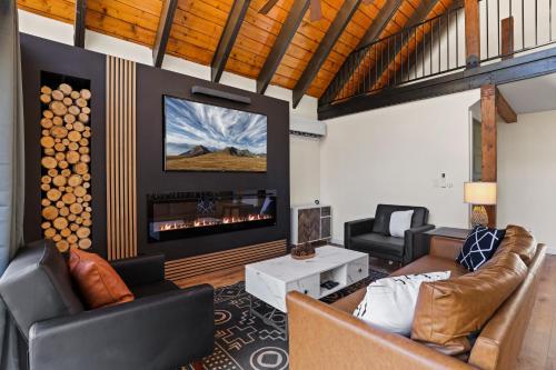 Cozy Modern Chalet in Strawberry