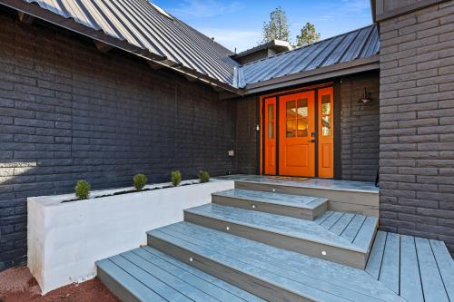 Cozy Modern Chalet in Strawberry