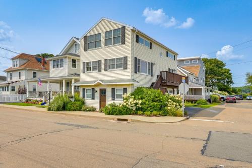 Sunny East Haven Home with Grill Walk to Beaches! in West Haven, USA