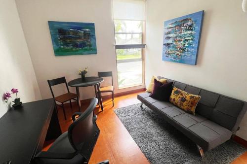 Lovely one bedroom guest house in Encino village in Encino