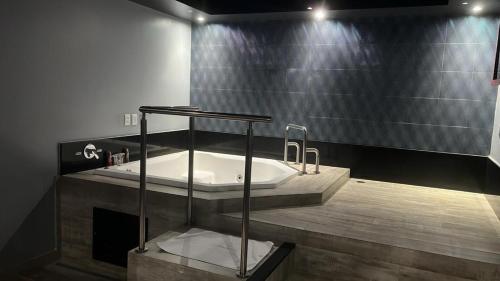 Hot tub, Motel Zurich 6 near Praça Joaquim Lopes Guimarães