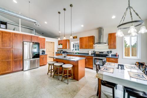 Unique Country Farmhouse Near Lake Roosevelt in Davenport (WA)