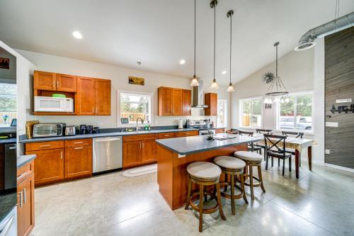 Unique Country Farmhouse Near Lake Roosevelt in Davenport (WA)