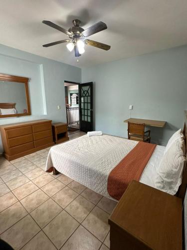 Double Room with Private Bathroom image 2