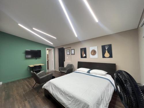 Hospedaje cerca a centro comercial de Santafé A104 By Roots Rentals, Medellín (foto 6)