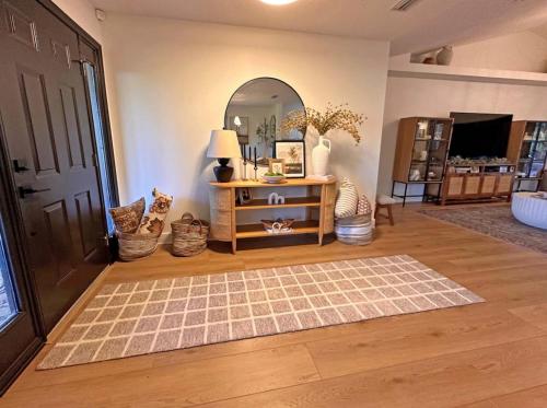 5 Star Luxury LARGE Cozy Country Home With Pool & Patio! Strong Wifi in Mount Dora, USA