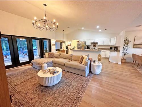 5 Star Luxury LARGE Cozy Country Home With Pool & Patio! Strong Wifi in Mount Dora, Vereinigte Staaten von Amerika