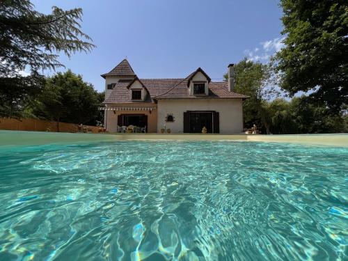 Le Poirier au Roi, Villa avec Piscine, Jacuzzi, Parc, Etang et calme gîte à louer Méreau