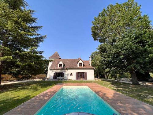 Le Poirier au Roi, Villa avec Piscine, Jacuzzi, Parc, Etang et calme in سانت-ايلير-دي-كور