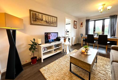 Cityview Retreat - 2-Bed Apartment - Free Parking, Glasgow (photo 9)