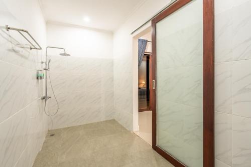 Standard Room 2 image 8