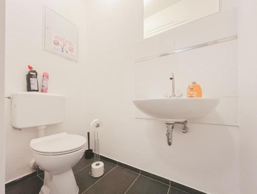 Bathroom, Home4Now DOR03 Monteursunterkunft in Dormagen I 3 Schlafzimmer fur 6 Personen I Kuche I SmartTV I Wi in Dormagen