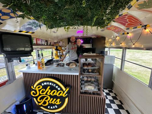 บริการและสิ่งอำนวยความสะดวก, Cave Cabins in เฮลล่า