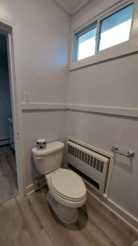 Village Motel - image 12