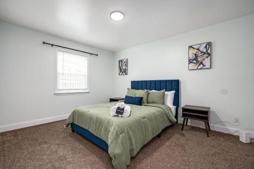 Cozy 2BD Retreat A Short Walk to Westside Beltline in Atlanta University Center