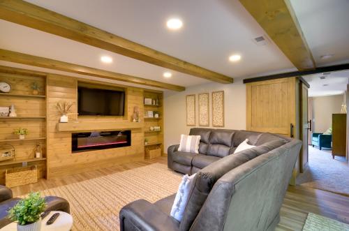 Modern Burkesville Home 2 Mi to Dale Hollow Lake! in Frogue, USA