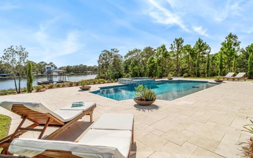 Three Hundred by Oversee 30A Three Hundred by Oversee 30A