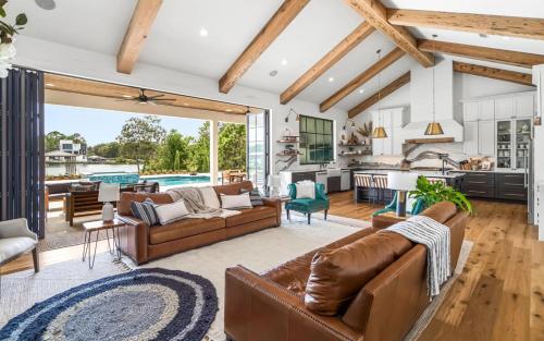 Three Hundred by Oversee 30A Three Hundred by Oversee 30A