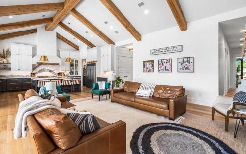 Three Hundred by Oversee 30A Three Hundred by Oversee 30A