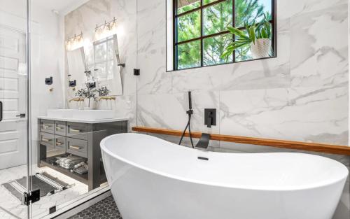 Three Hundred by Oversee 30A Three Hundred by Oversee 30A