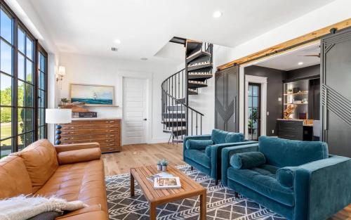 Three Hundred by Oversee 30A Three Hundred by Oversee 30A