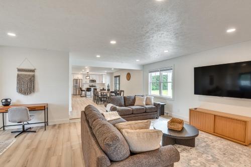 Charming Middlebury Retreat w/ Patio & Fire Pit in Middlebury (IN)