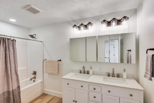 Charming Middlebury Retreat with Patio and Fire Pit