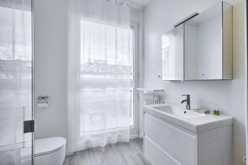 One-Bedroom Apartment with Terrace image 8