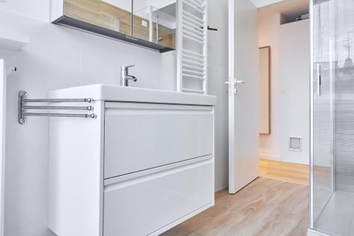 One-Bedroom Apartment with Terrace image 6