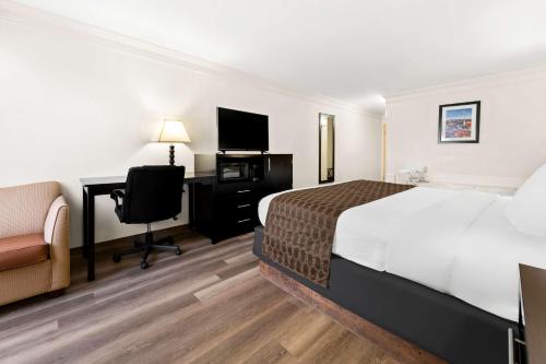 Best Western Riverside Inn - image 10