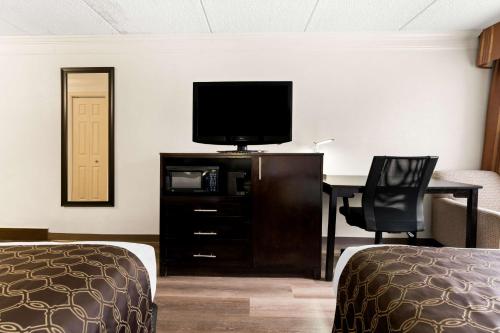 Best Western Riverside Inn - image 13
