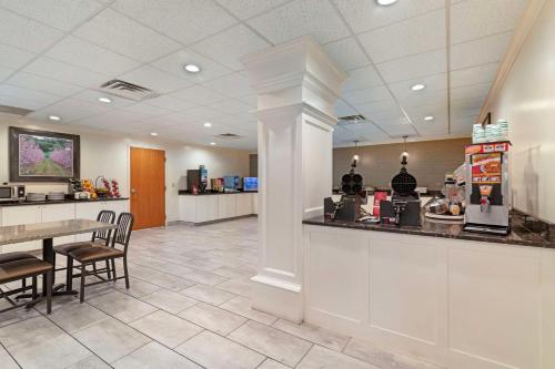 Best Western Plus Plattsburgh - image 2