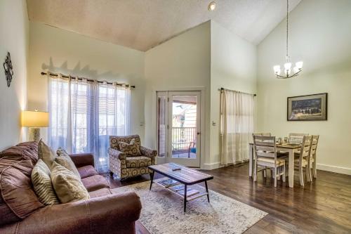 Gatlinburg Mountain Townhome with Pool Access! in Gatlinburg, USA