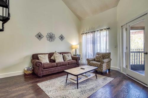 Gatlinburg Townhome with Mountain Views and Pool Access - image 21
