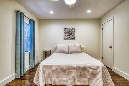 Gatlinburg Townhome with Mountain Views and Pool Access - image 37