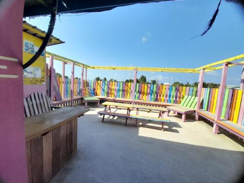 Travellers Palm Backpackers in Caye Caulker