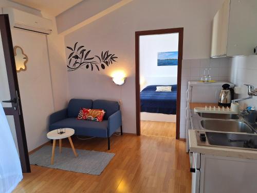 Apartments with parking space Vodice - 7604 - image 3
